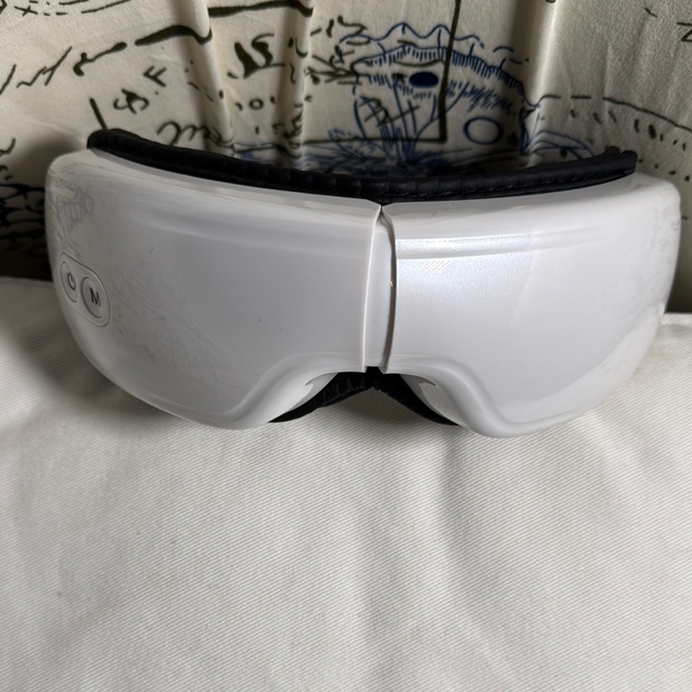 White Eye Massager with Black Trim